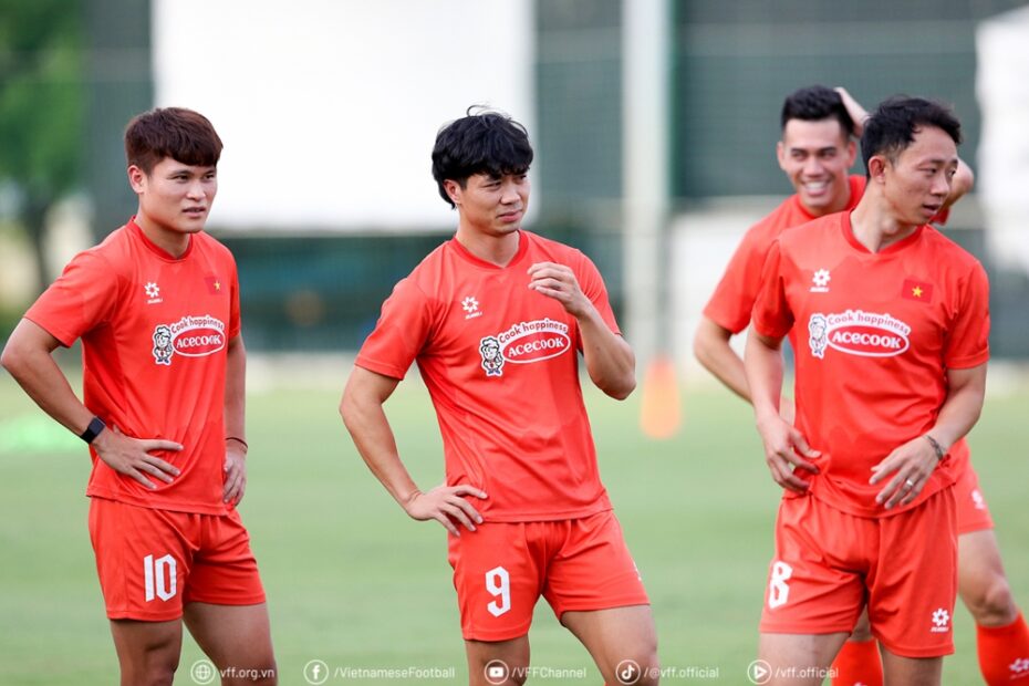Công Phượng chia tay đội tuyển Việt Nam, HLV Kim Sang Sik thay bằng Quốc Việt