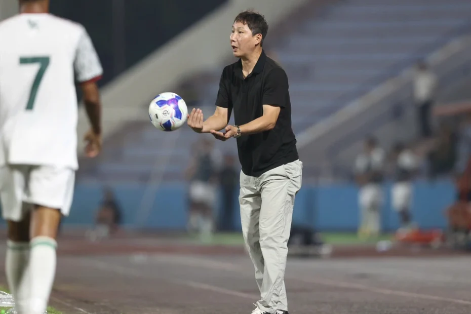 HLV Kim Sang Sik: “Tôi hài lòng với chiến thắng và tỷ số 2-0”