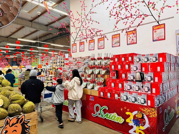 Hàng hóa dồi dào, giá thực phẩm thiết yếu giảm mạnh dịp tết Bính Ngọ 2026