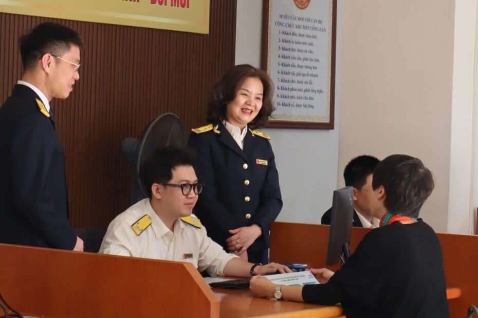 Không bắt buộc dừng hóa đơn điện tử với hộ doanh thu dưới 500 triệu đồng/năm