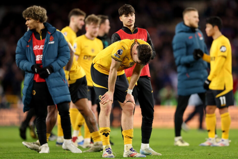 Đội đầu tiên ở Premier League mùa này chính thức rớt hạng