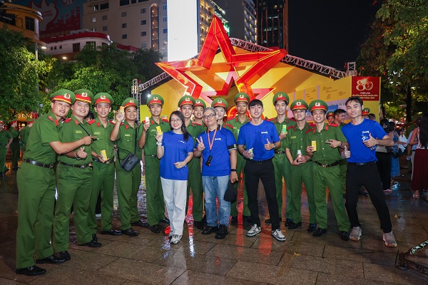 Vinamilk đồng hành cùng hàng chục nghìn lượt người đổ về Gala “Tổ quốc bình yên”