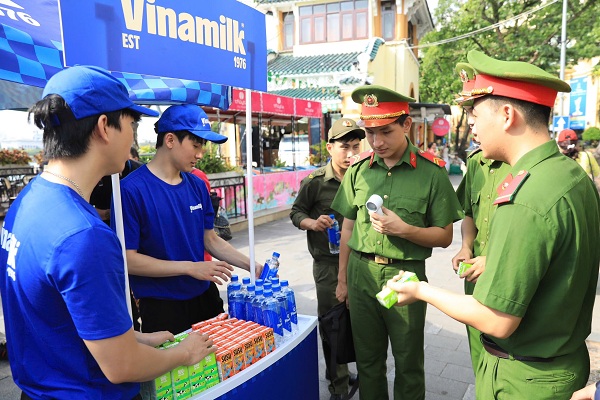 Vinamilk hỗ trợ 40.000 sản phẩm dinh dưỡng cho chương trình “Tổ quốc bình yên”