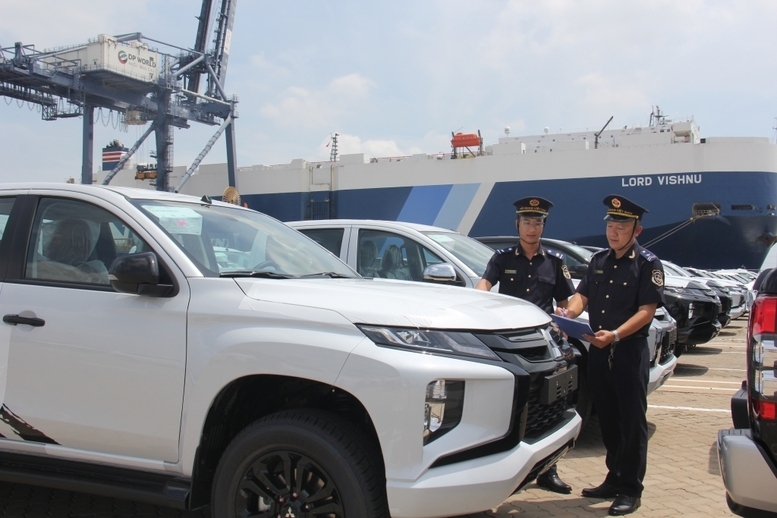 Từ 14/8, 12 nhóm hàng nhập khẩu phải làm thủ tục tại cửa khẩu