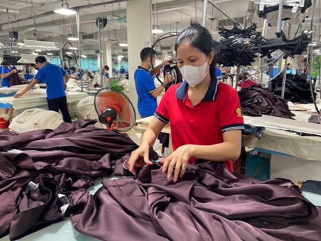 Tận dụng tốt UKVFTA: Dệt may Việt Nam vượt rào cản mới