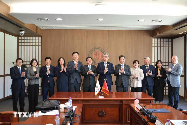 Phó Thủ tướng Hồ Quốc Dũng thăm và làm việc tại Viện Khoa học và Công nghệ Hàn Quốc