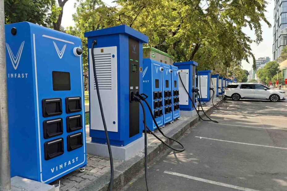 Ban hành quy chuẩn kỹ thuật quốc gia về trụ sạc, trạm sạc xe điện