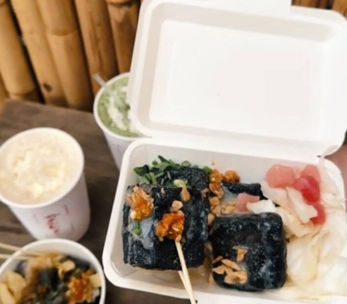Cận cảnh món ăn vặt “thúi” nhất Sài Gòn: Giá đắt nhưng vẫn khiến giới trẻ đến tận sân bay để ăn
